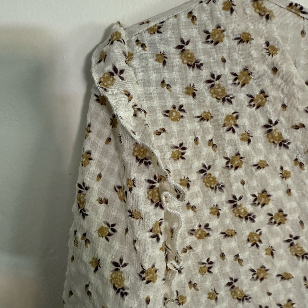 Floral Print Women's Top with Ruffles, size L - Picture 2 of 6